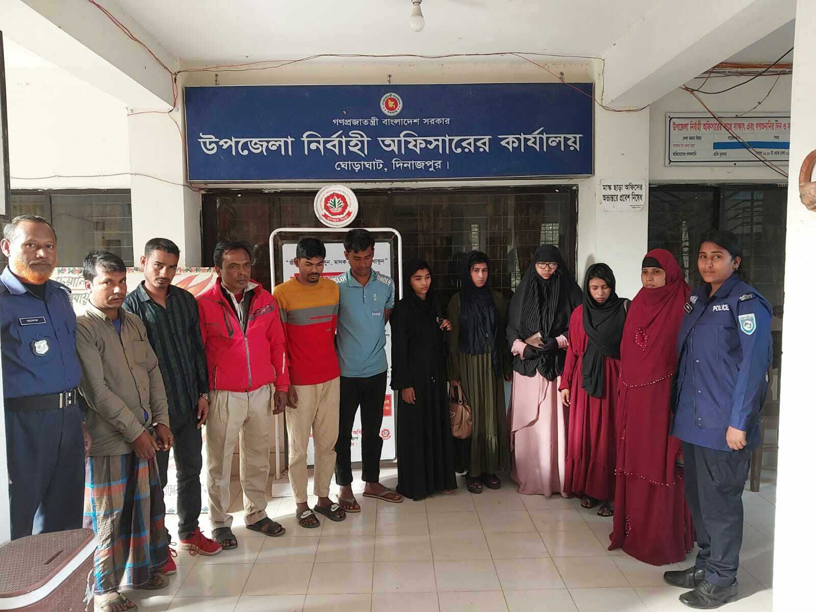 ঘোড়াঘাট মোজাম বিনোদন পার্কে ১০ জন কপোত কপোটি আটক
