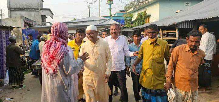 তানোরে উপজেলা চেয়ারম্যান ময়নার গণসংযোগ