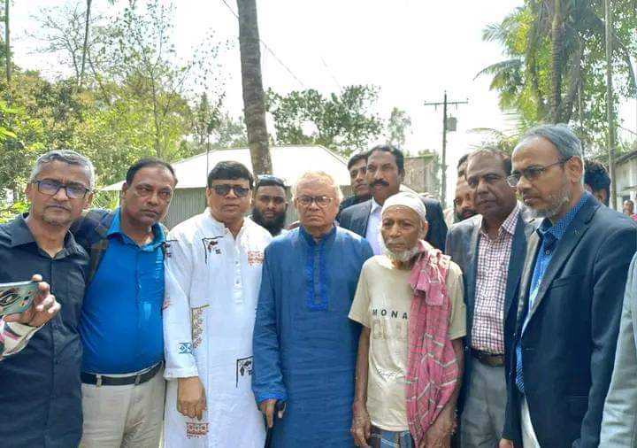 শাজাহানপুরে প্রয়াত যুবদল নেতা ফোরকান আলীর পরিবারকে দেখতে বিএনপি নেতা রুহুল কবির রিজভী