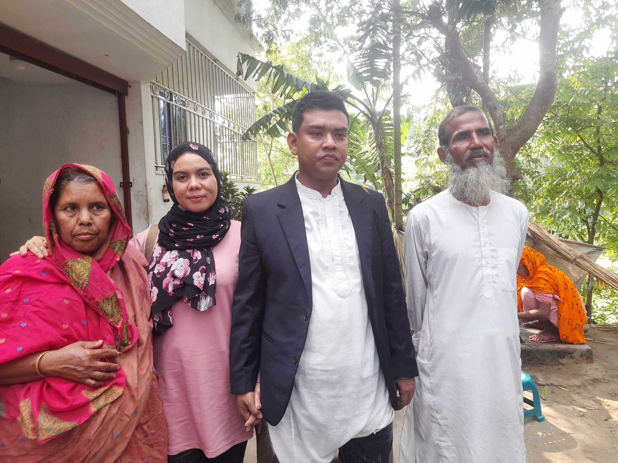 প্রেমের টানে ভাঙ্গায় মালয়েশিয়ার তরুণী নববধূ দেখতে বাড়িতে উপচে পড়া ভিড়