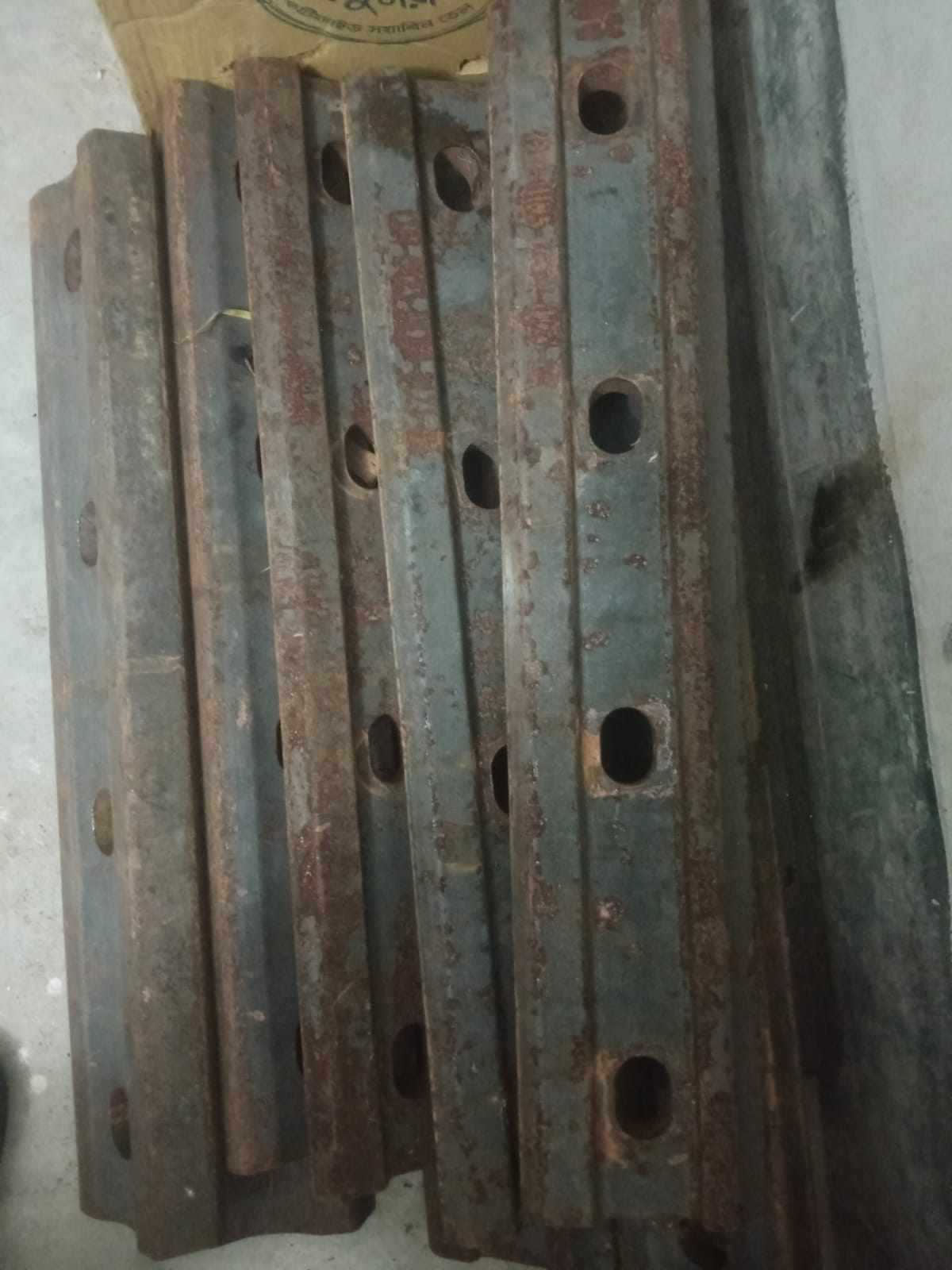 ভাঙ্গায় রেল লাইনের ফিসপ্লেট ও নাট বল্টু চুরি হওয়া মালামাল ১২ ঘন্টা মধ্যে উদ্ধার করলেন ভাঙ্গা থানার পুলিশঃ