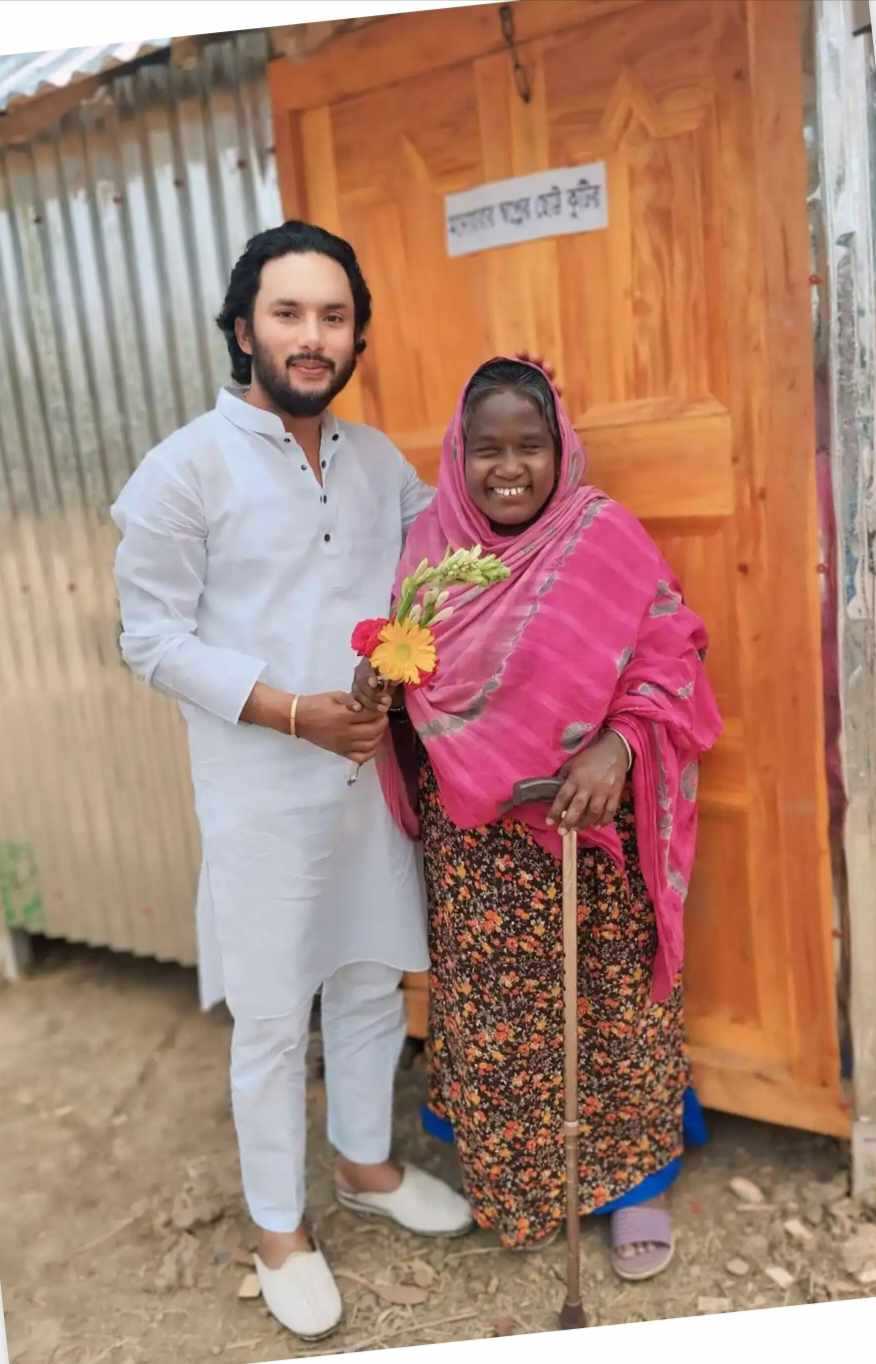 তাড়াশে মানবিক সহায়তায় “ দক্ষিণা জানালা-উত্তরে দুয়ার” স্বপ্নের ঘর পেলেন —মনোয়ারা