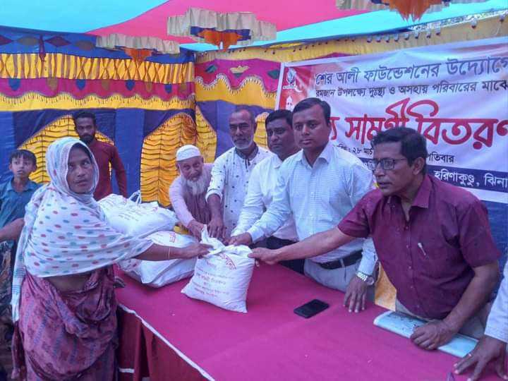 ঝিনাইদহে শের আলী ফাউন্ডেশনের খাদ্য সামগ্রী বিতরণ