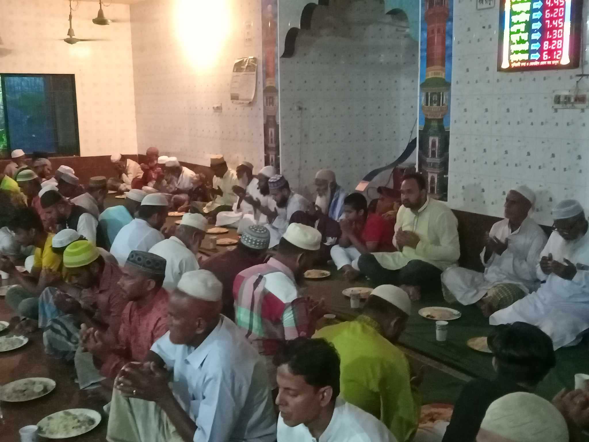 ভেড়ামারায় মোটর শ্রমিক ইউনিয়নের সাবেক সভাপতি রানার ইফতার মাহফিল 