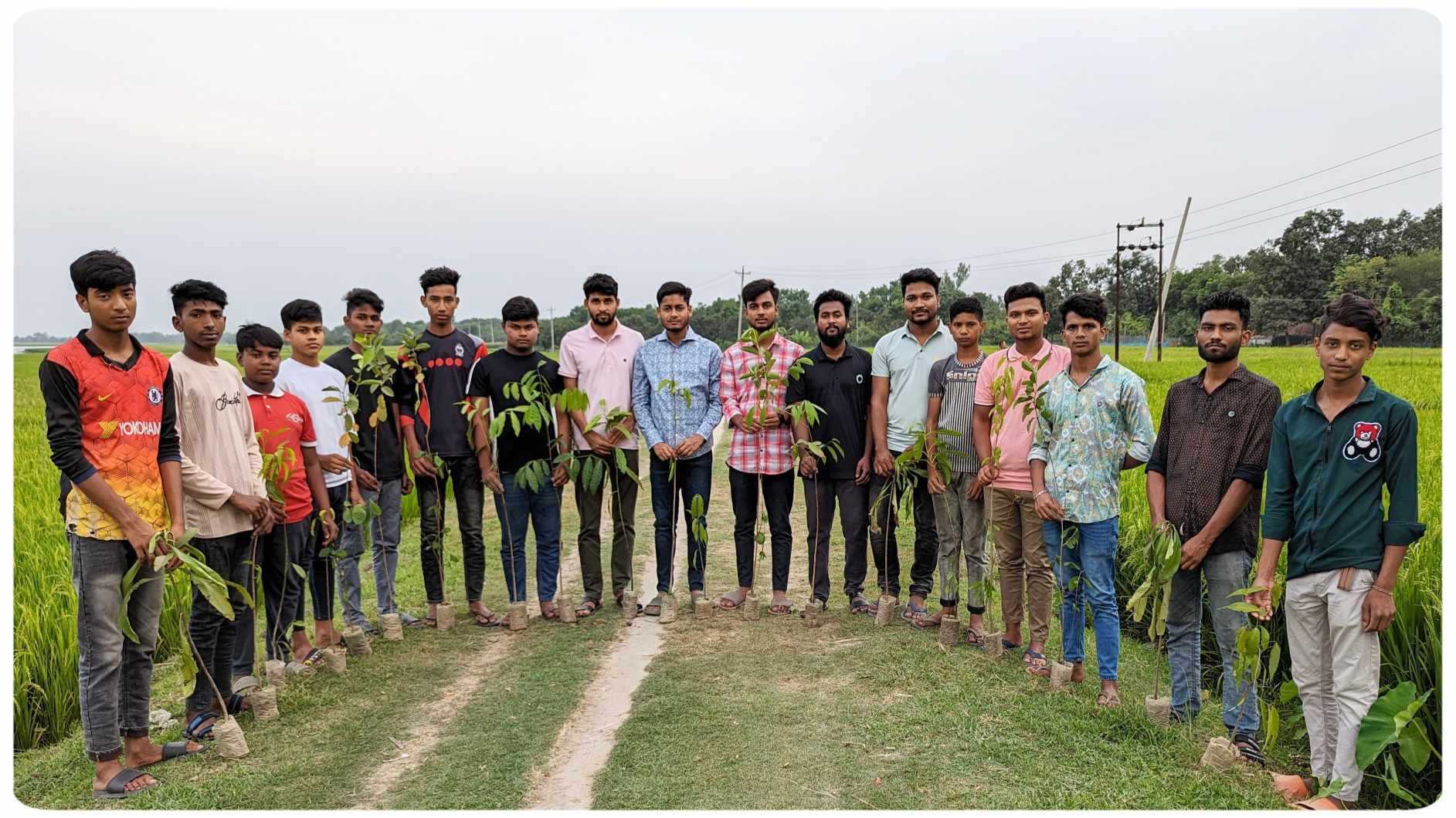 জেলা ছাত্রলীগের সাবেক সাংগঠনিক সম্পাদক টমাস এর উদ্দ্যোগে বৃক্ষরোপণ