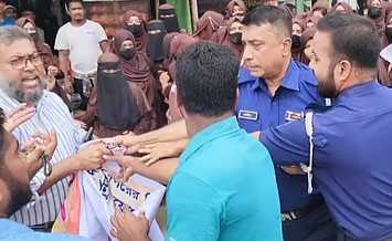 উপদেষ্টা আসিফের পদত্যাগের দাবিতে বিক্ষোভ মিছিলে পুলিশের বাধা