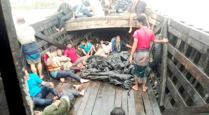 মেঘনায় ৩৯ যাত্রী নিয়ে ট্রলারডুবি, ২ পুলিশসহ নিখোঁজ ১৯