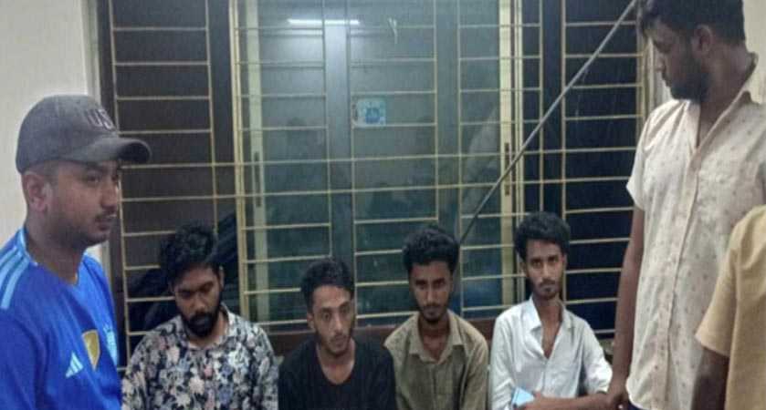 খুলনায় বৈষম্যবিরোধী নেতা পরিচয়ে চাঁদা দাবি, আটক ৮