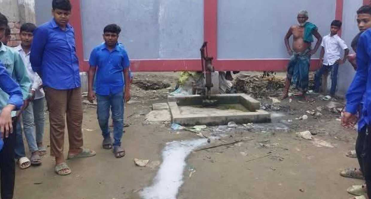 আগৈলঝাড়ায় বিদ্যালয়ের টিউবওয়েলের পানিতে বিষ প্রয়োগ