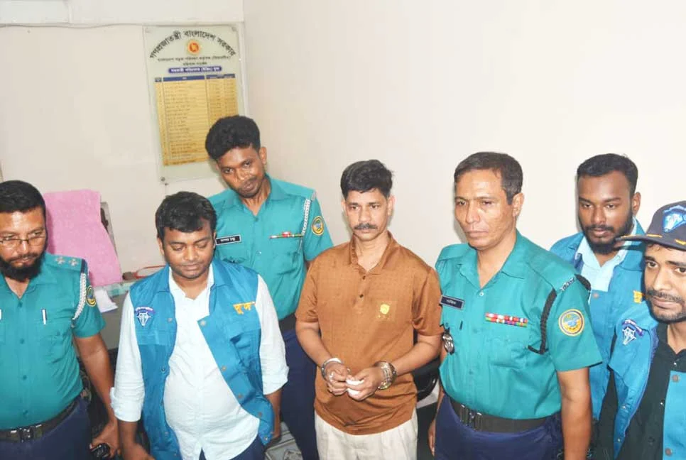 বরিশাল বিআরটিএতে দুদকের হানা, দালালের কারাদণ্ড