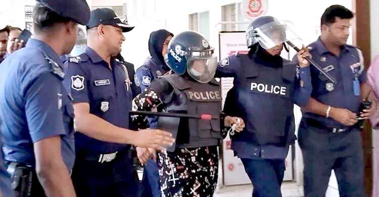 আদালতে হাজিরা শেষে রিমান্ডে মমতাজ