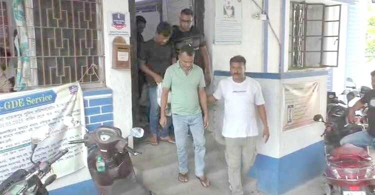 আওয়ামী লীগের ৩ নেতাকর্মী পশ্চিমবঙ্গে গ্রেফতার