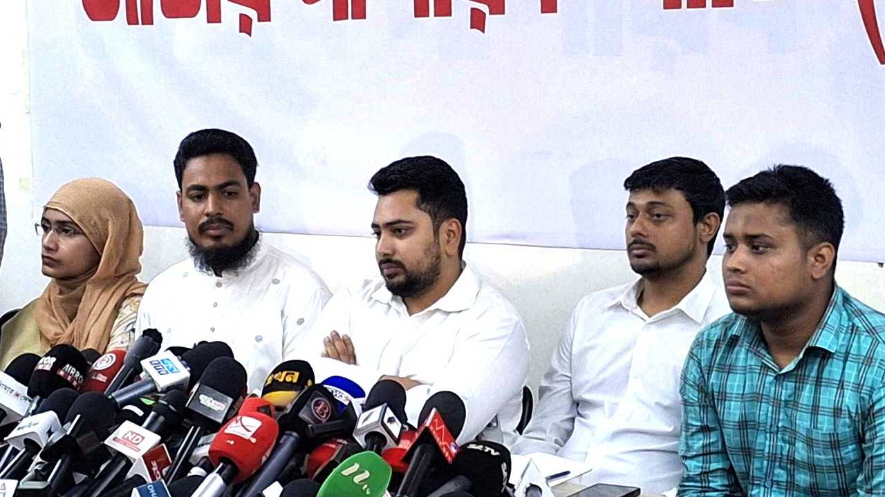 উপদেষ্টা আসিফ ও মাহফুজের সঙ্গে এনসিপির কোনো সম্পর্ক নেই : নাহিদ