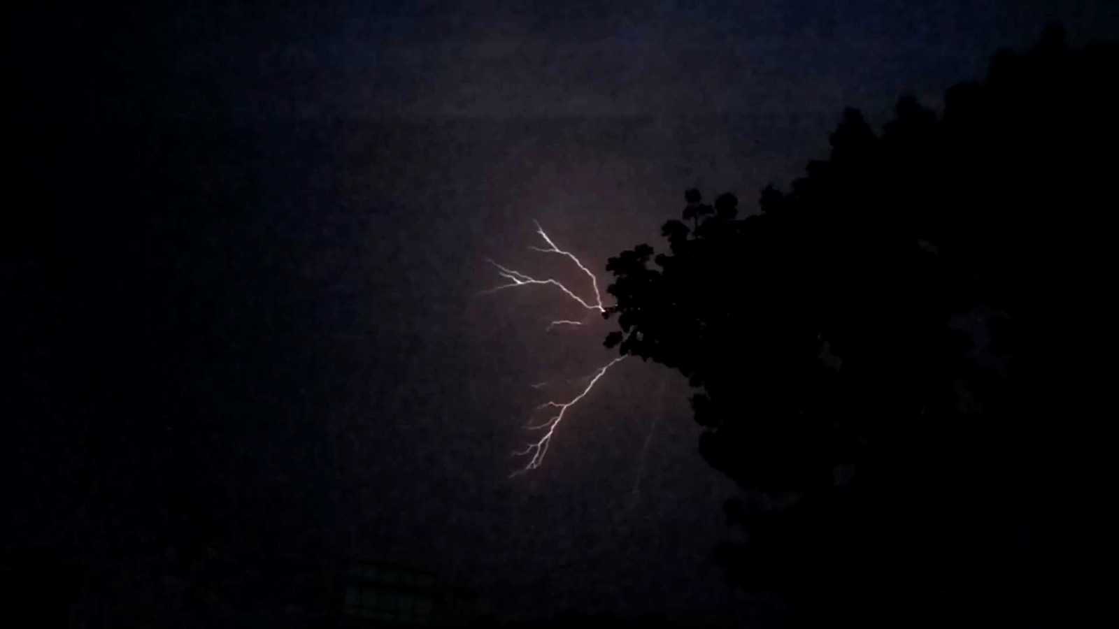 সারা দেশে বজ্রপাত ও ঝড়ে একদিনে ১৪ জনের মৃত্যু