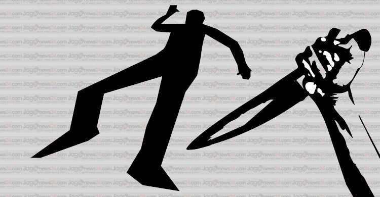 বরিশালে চাচাকে কুপিয়েছে ভাতিজা