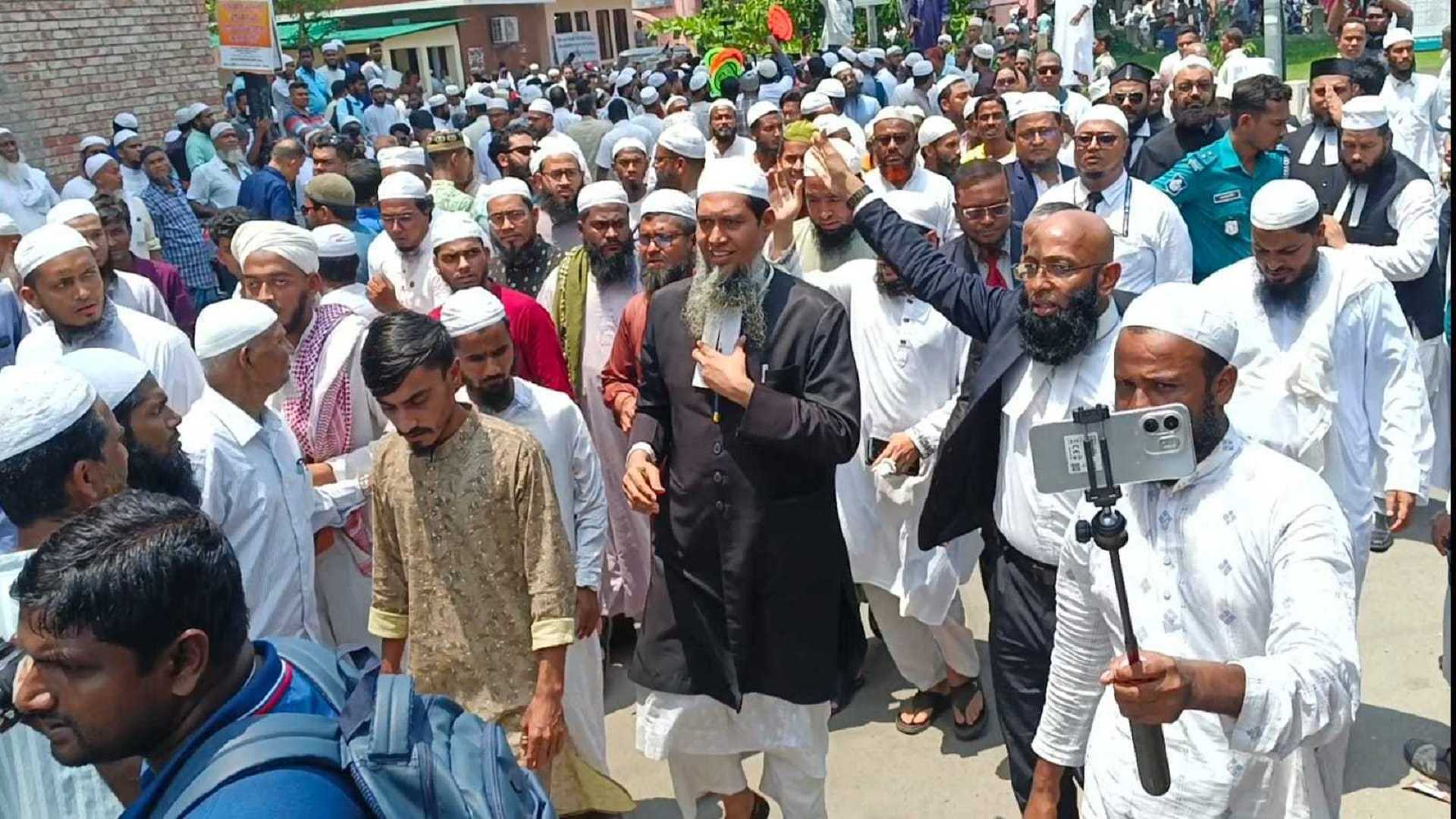 মুফতি ফয়জুল করিমের মেয়র ঘোষণার আবেদন খারিজ