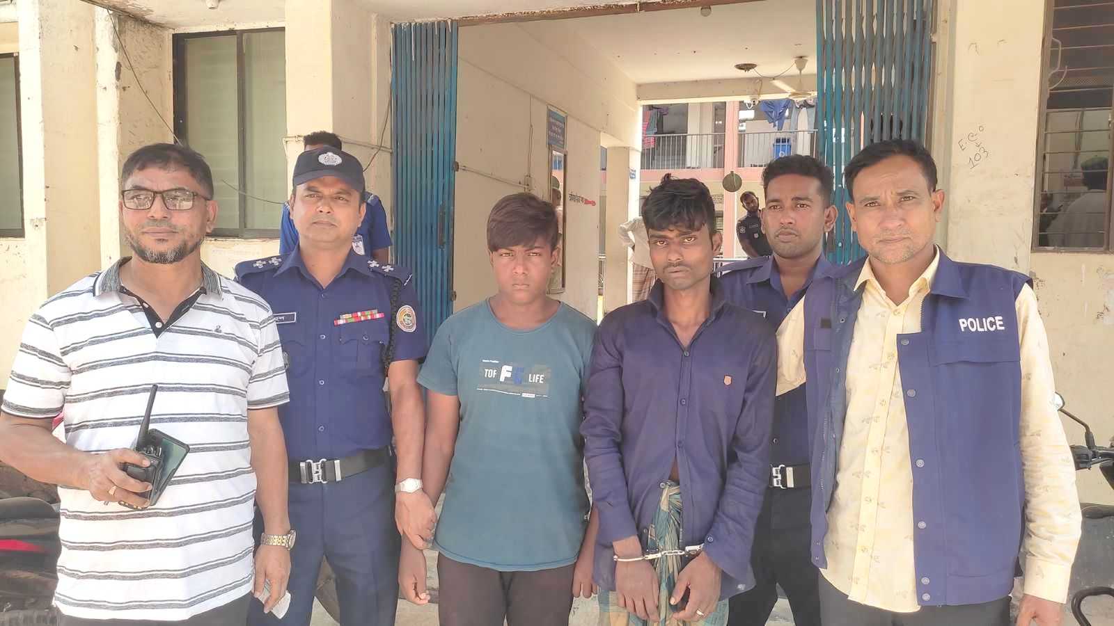 মঠবাড়িয়ায় স্কুলছাত্র হত্যার পর অটোরিকশা ছিনতাই, গ্রেফতার ২