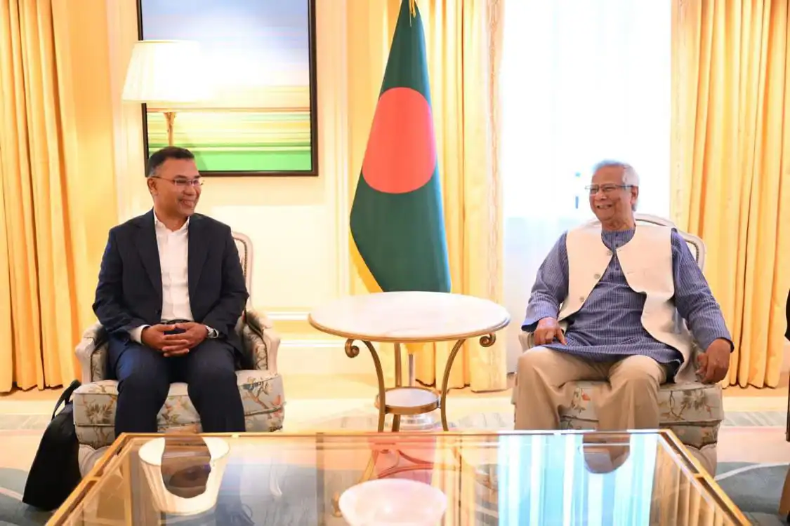 তারেক রহমানের সঙ্গে লন্ডনে প্রধান উপদেষ্টার বৈঠক