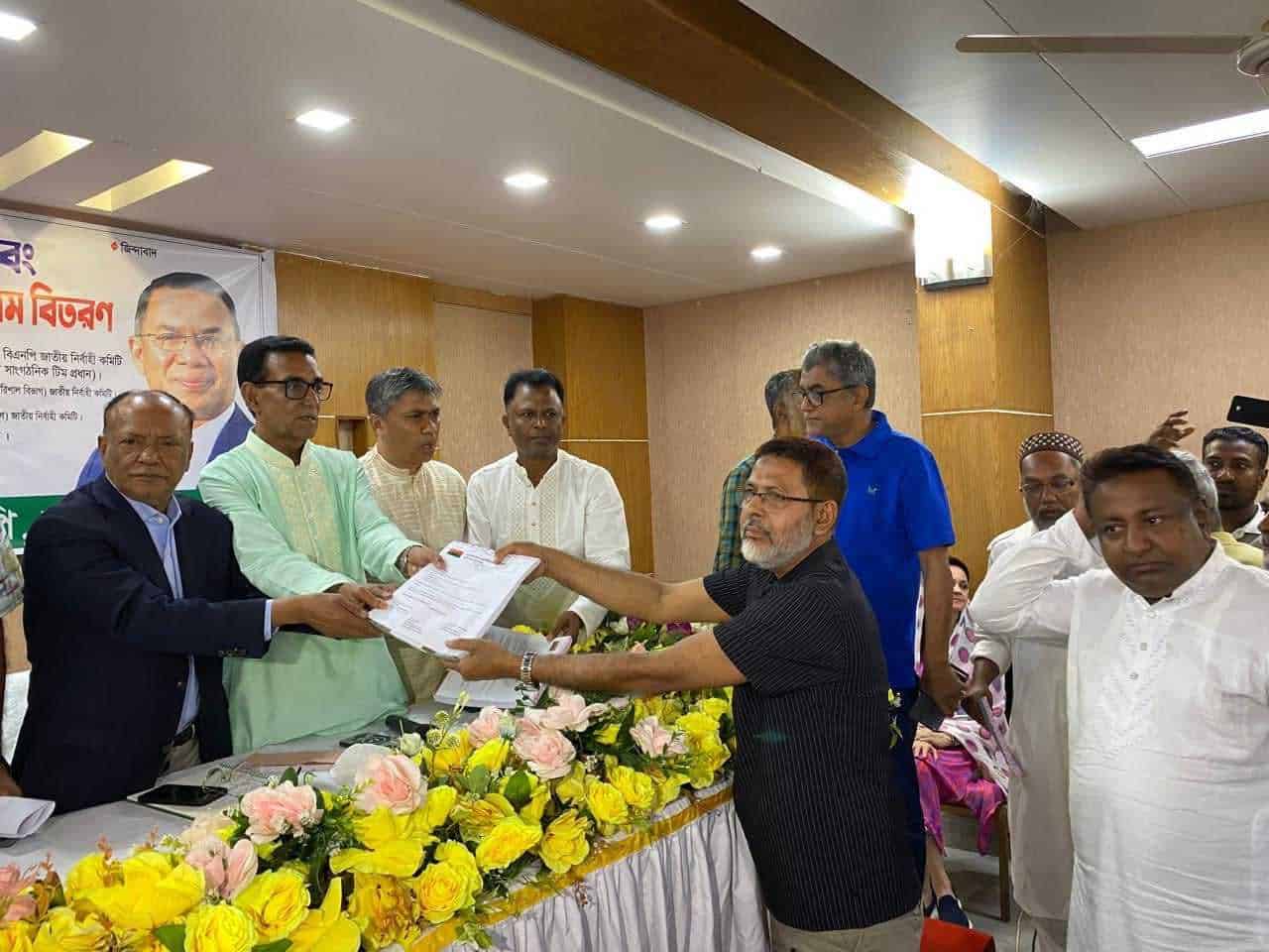 বরিশাল মহানগর বিএনপির সদস‍্য নবায়ন ও সদস্য সংগ্রহ ফরম বিতরণ