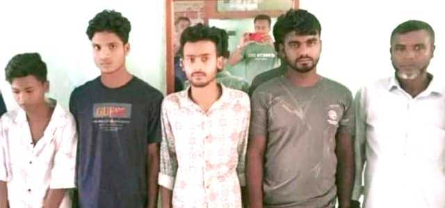 নেছারাবাদে দুই পুলিশ সদস্যকে মারধর, গ্রেফতার ৫