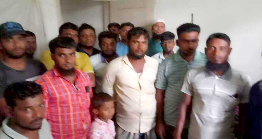 ১৮ ঘণ্টা সমুদ্রে ভেসে বেঁচে ফিরলেন ৪ জেলে 