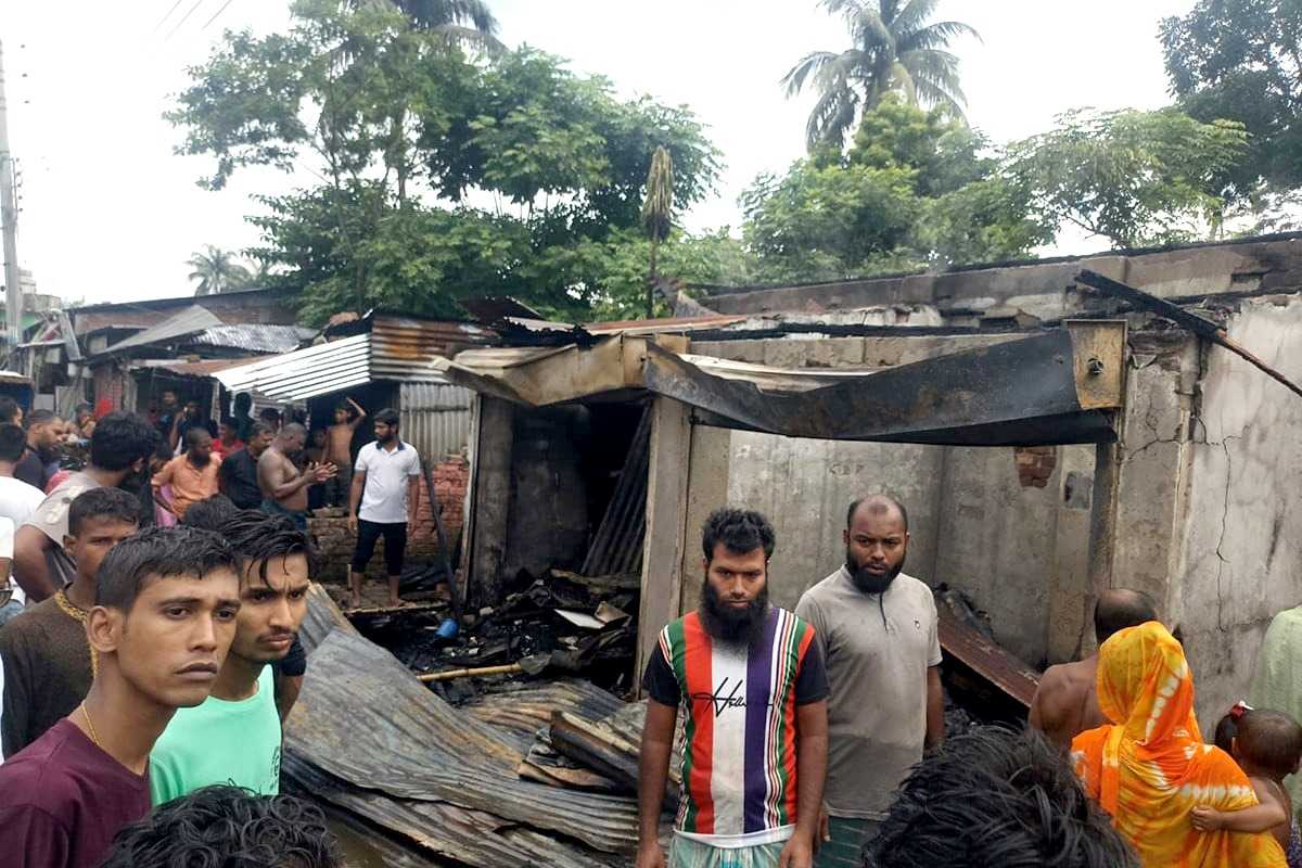 বরিশাল নগরীতে শর্ট সার্কিটে দুই দোকান পুড়ল, ক্ষতি ৬ লাখ