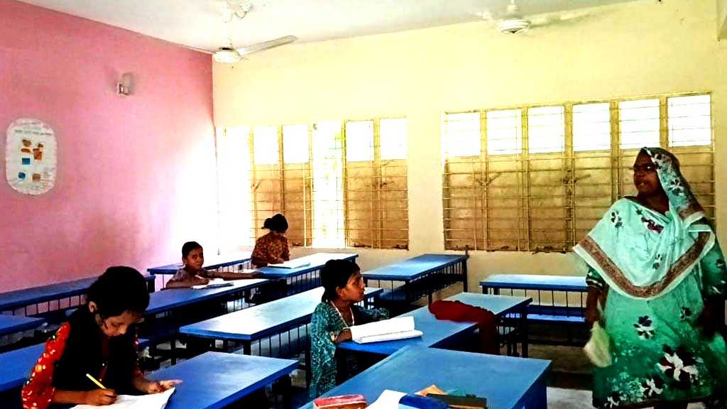 পুরো স্কুল মিলিয়ে ৬ শিশু উপস্থিত থাকা প্রতিষ্ঠানের প্রধানকে শোকজ