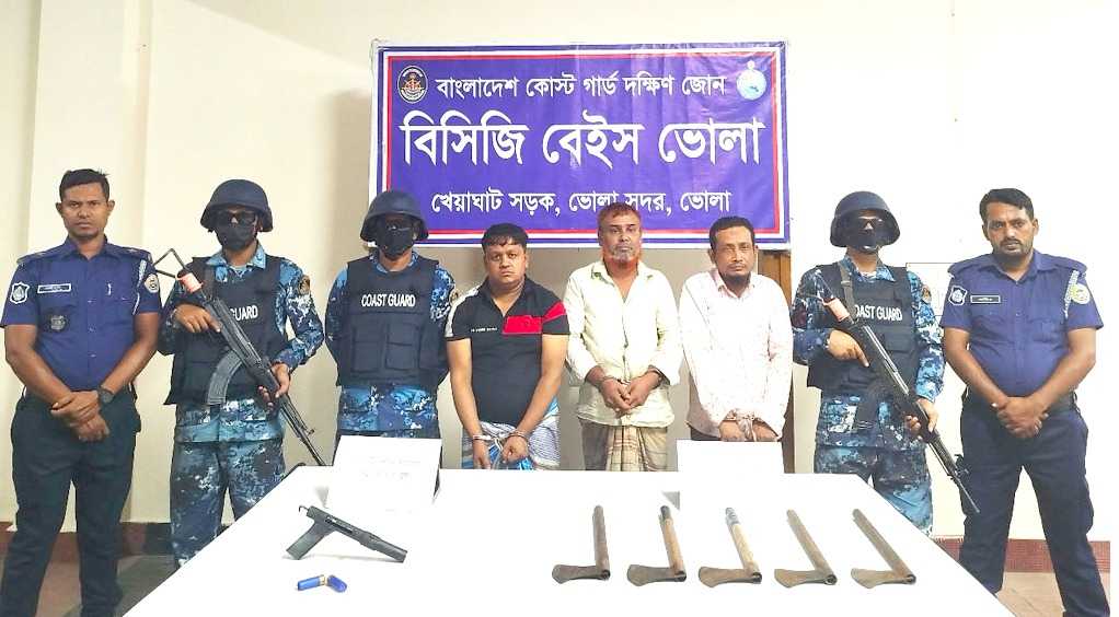 ভোলায় অস্ত্রসহ আওয়ামী লীগের ৩ নেতা আটক