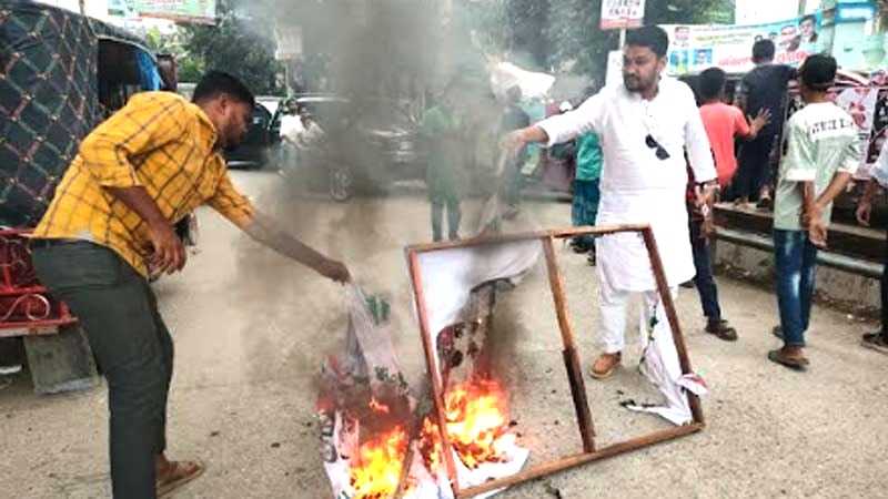 কক্সবাজারে এনসিপির পথসভার মঞ্চ ভাংচুর বিএনপি নেতাকর্মীদের