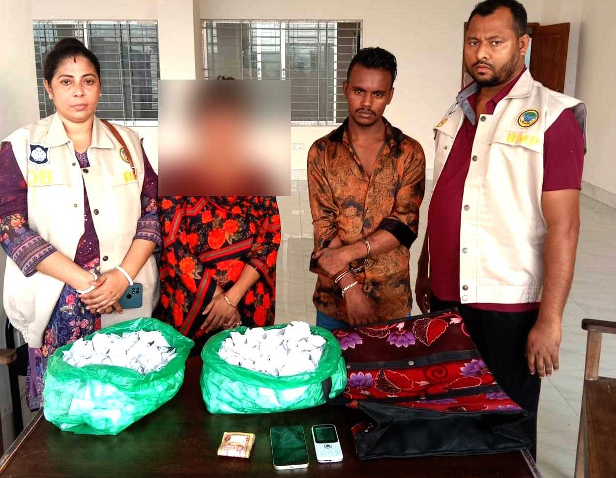 বরিশাল নগরীতে গাঁজাসহ দ্ম্পতি আটক