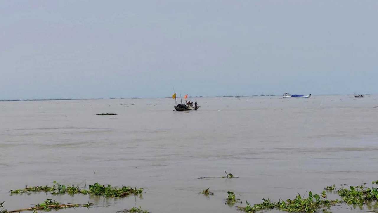 ভোলার মেঘনা নদীতে বালু বোঝাই বাল্কহেড ডুবি