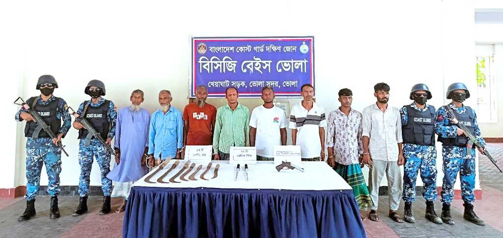 ভোলায় অস্ত্রসহ ৮ ডাকাত গ্রেপ্তার