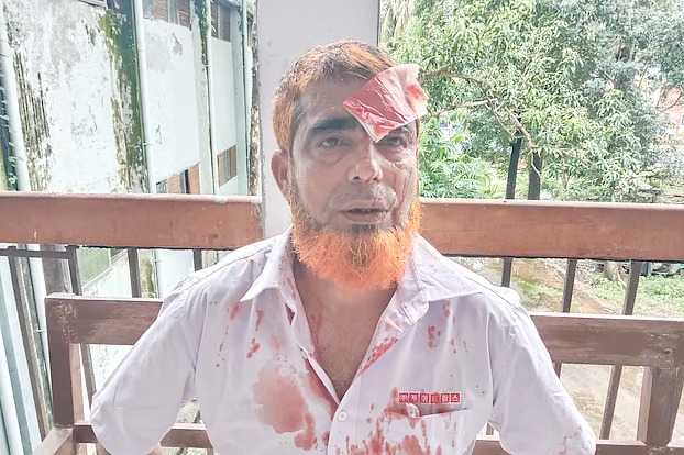 আদালতের ফটকের সামনে হত্যা মামলার সাক্ষীকে হাতুড়িপেটা