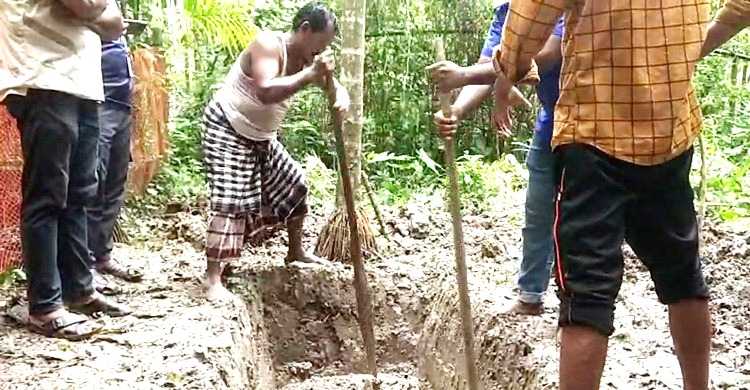 মৃত্যুর ১৪ বছর পর ব্যবসায়ীর মরদেহ উত্তোলন