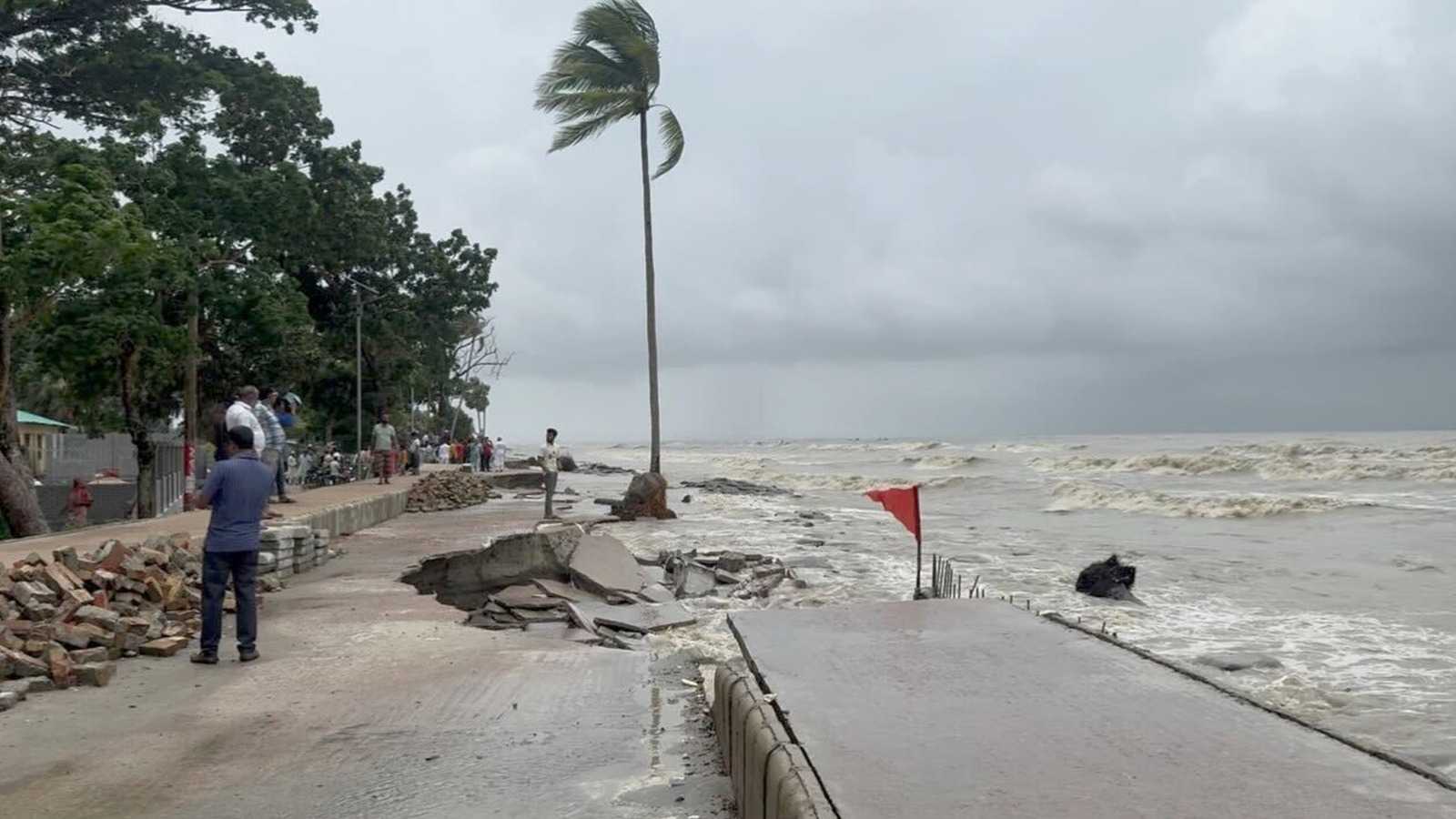 বরিশালসহ তিন বিভাগে ৬০ কিমি বেগে ঝড়, অতিবৃষ্টির শঙ্কা