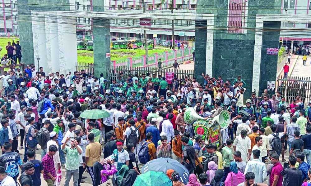 স্বাস্থ্য খাত সংস্কারের দাবিতে উত্তাল বরিশাল