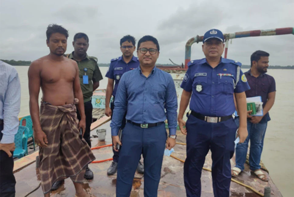 ইন্দুরকানি অবৈধ বালু উত্তোলনের দায়ে জরিমানা