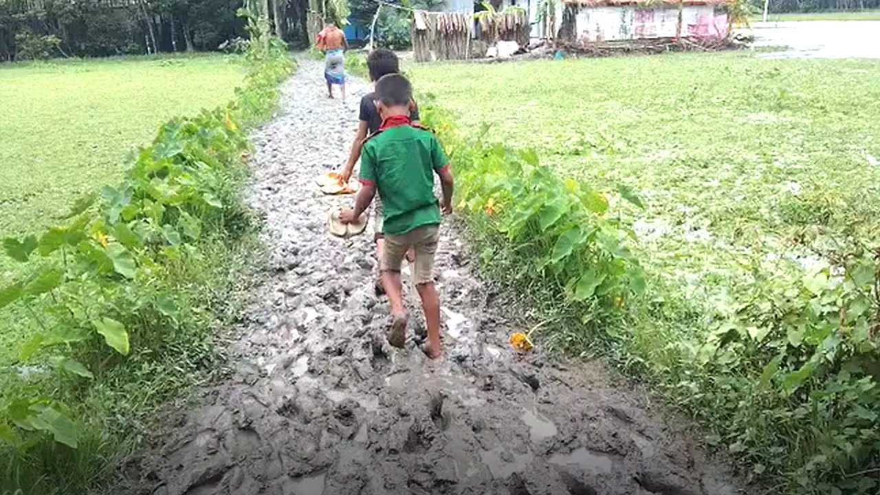৩০ বছরেও এই রাস্তায় পড়েনি একমুঠো মাটি