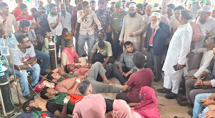 অনশন ভাঙেননি শিক্ষার্থীরা, ফিরে গেলেন স্বাস্থ্যের মহাপরিচালক