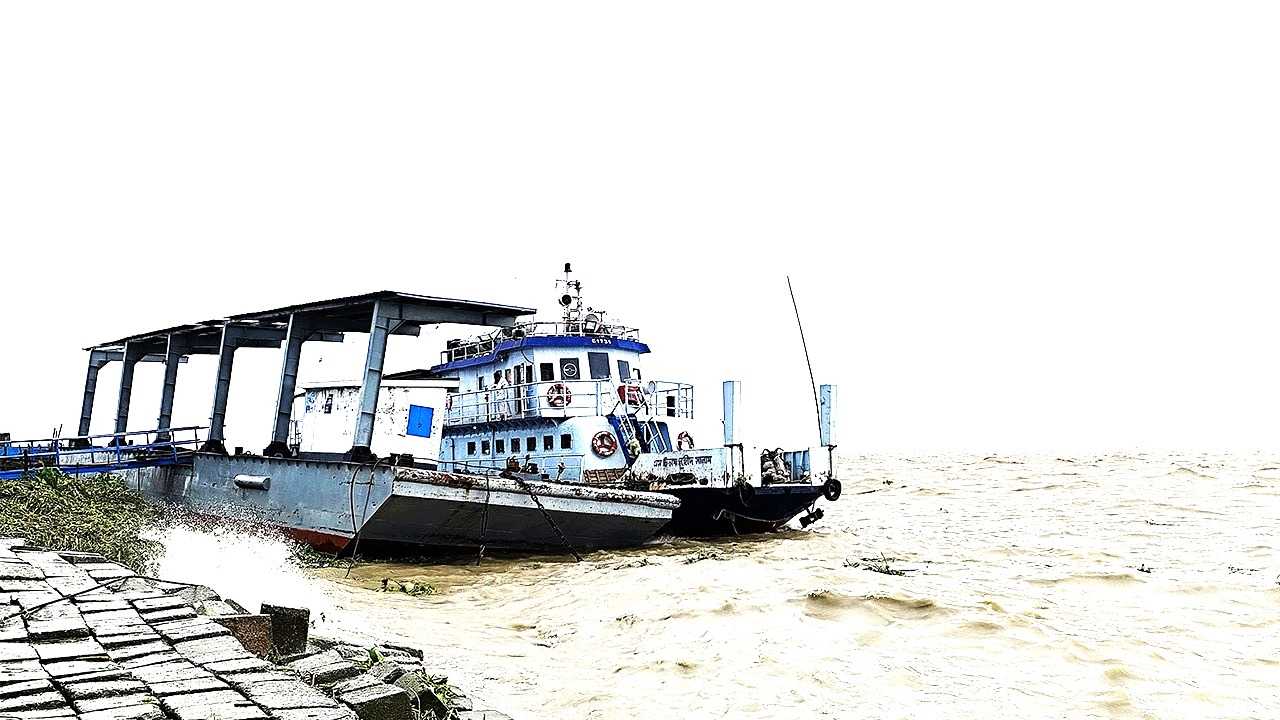 ভোলার ১০ রুটে লঞ্চ চলাচল বন্ধ