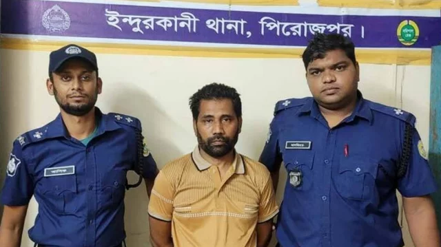 মিষ্টি খাইয়ে আওয়ামী লীগ নেতাকে গণপিটুনি