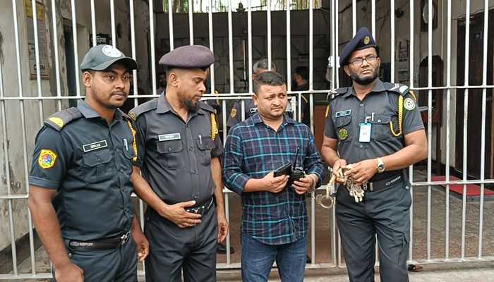 বরিশালে ভুয়া গোয়েন্দা সদস্য আটক