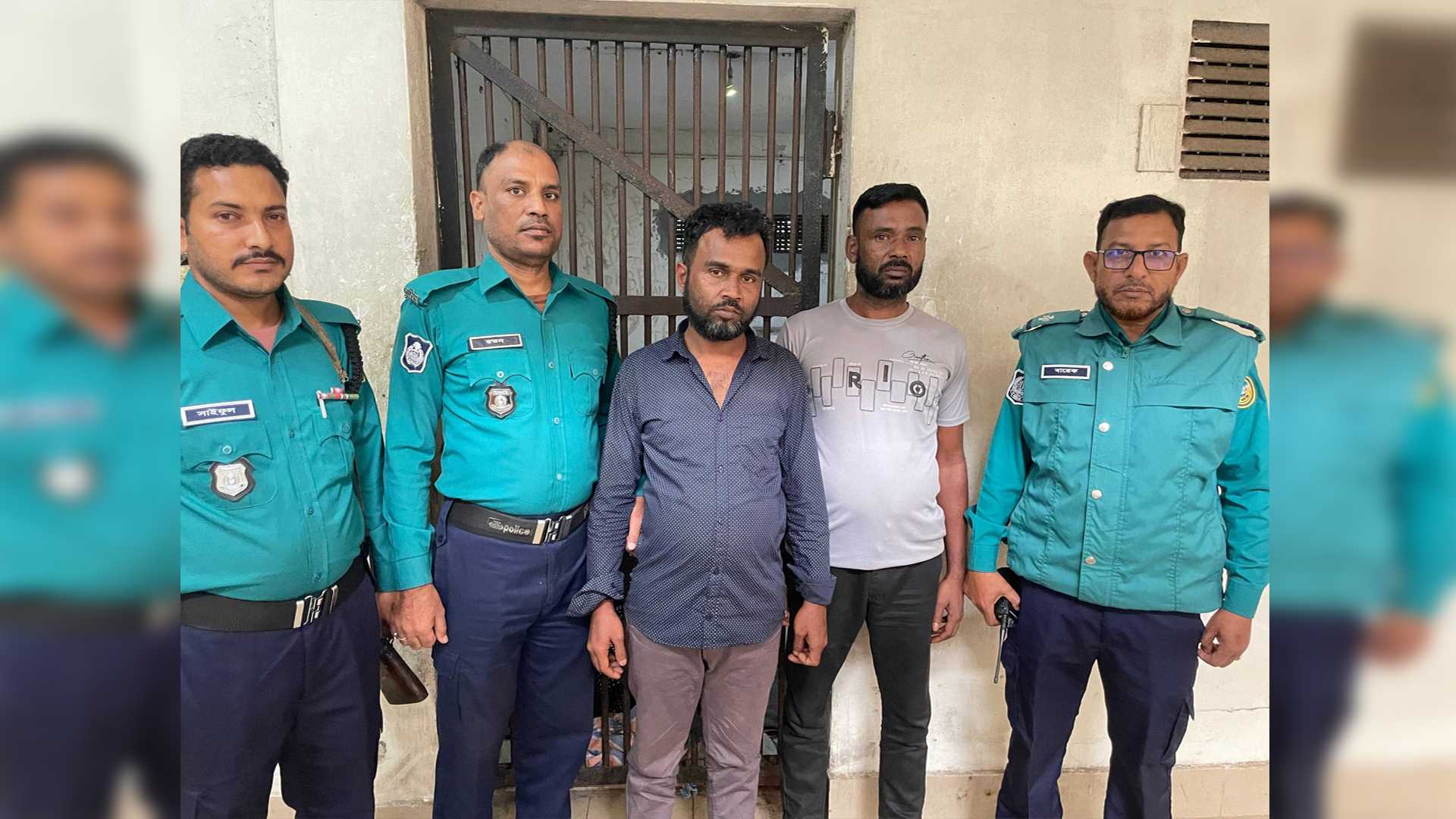 বরিশালে সাংবাদিক পরিচয়ে চাঁদাবাজি, আটক ২