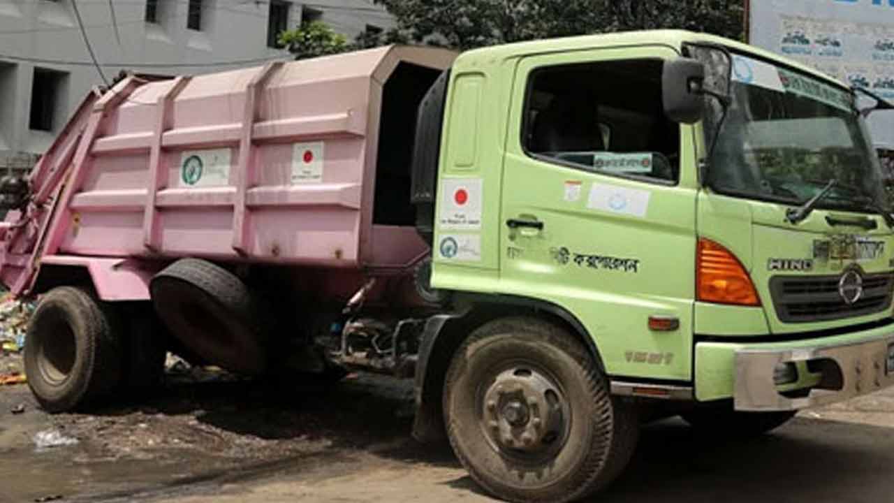 সিটি করপোরেশনের গাড়ির ধাক্কায় ২ বিশ্ববিদ্যালয় শিক্ষার্থী নিহত