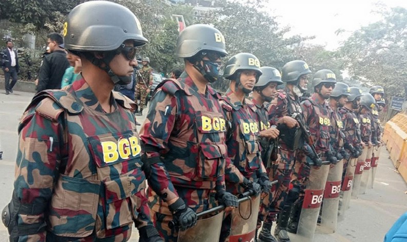 ইসির সামনে বিজিবি মোতায়েন