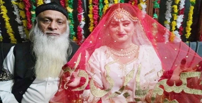 ভালোবেসে ২২ বছরের তরুণীকে বিয়ে করলেন ৭০ বছরের বৃদ্ধ