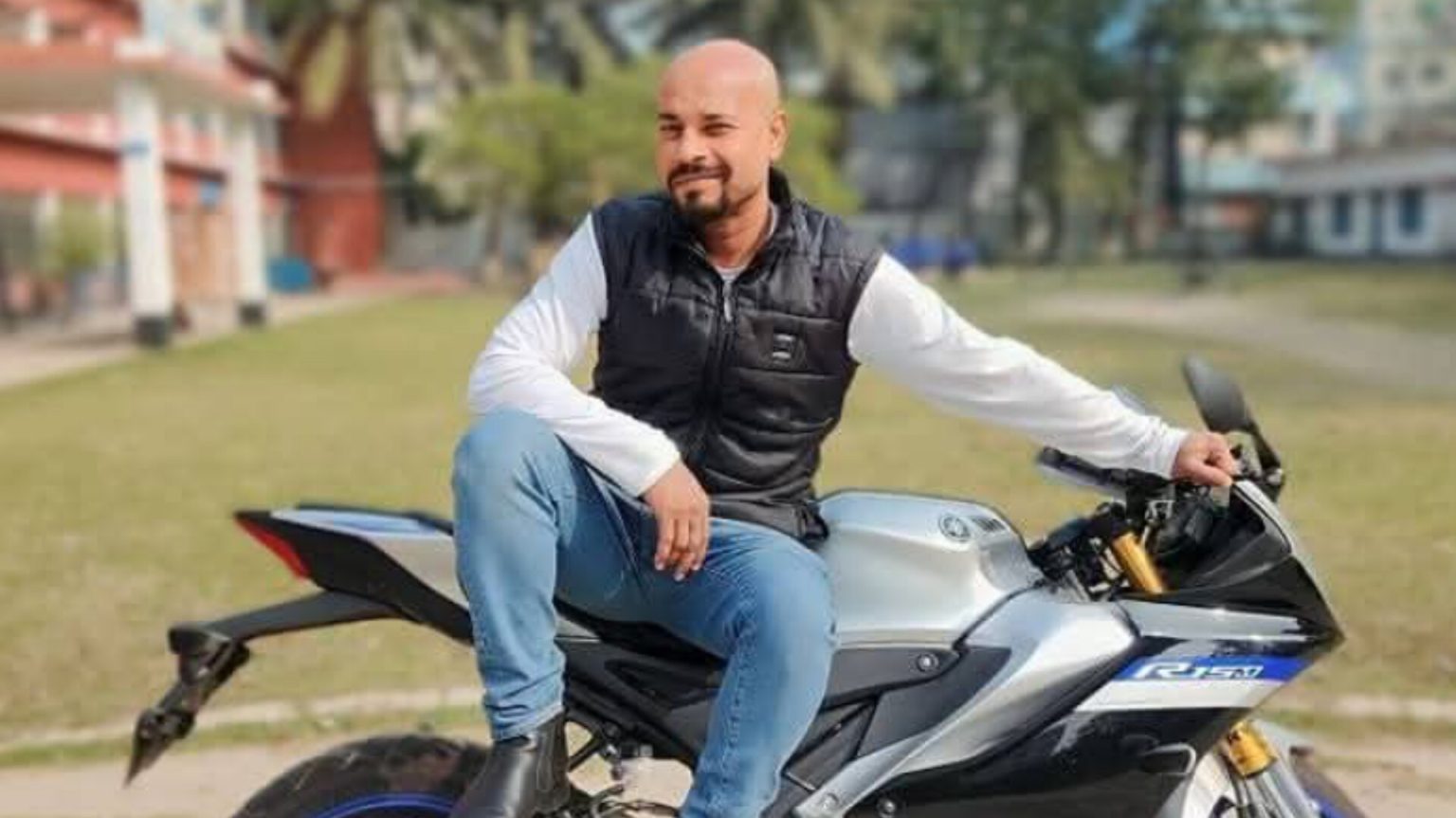 তুচ্ছ ঘটনাকে কেন্দ্র করে বরিশালে যুবকে কুপিয়ে জখম