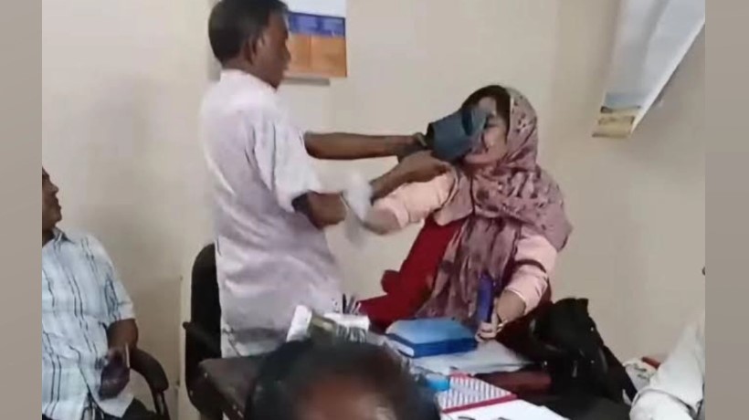 কলেজে ঢুকে শিক্ষিকাকে জুতাপেটা করলেন বিএনপি নেতা