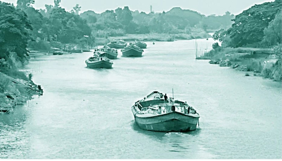 চাঁদা দিয়ে খালে চলছে নিষিদ্ধ বাল্কহেড