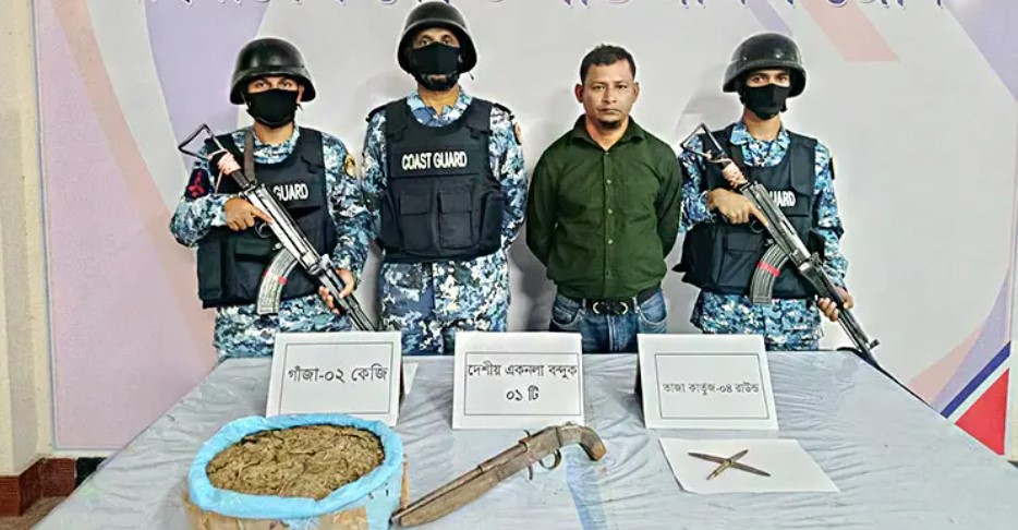 ভোলায় যাত্রীবাহী লঞ্চ থেকে বন্দুক-গুলিসহ আটক ১